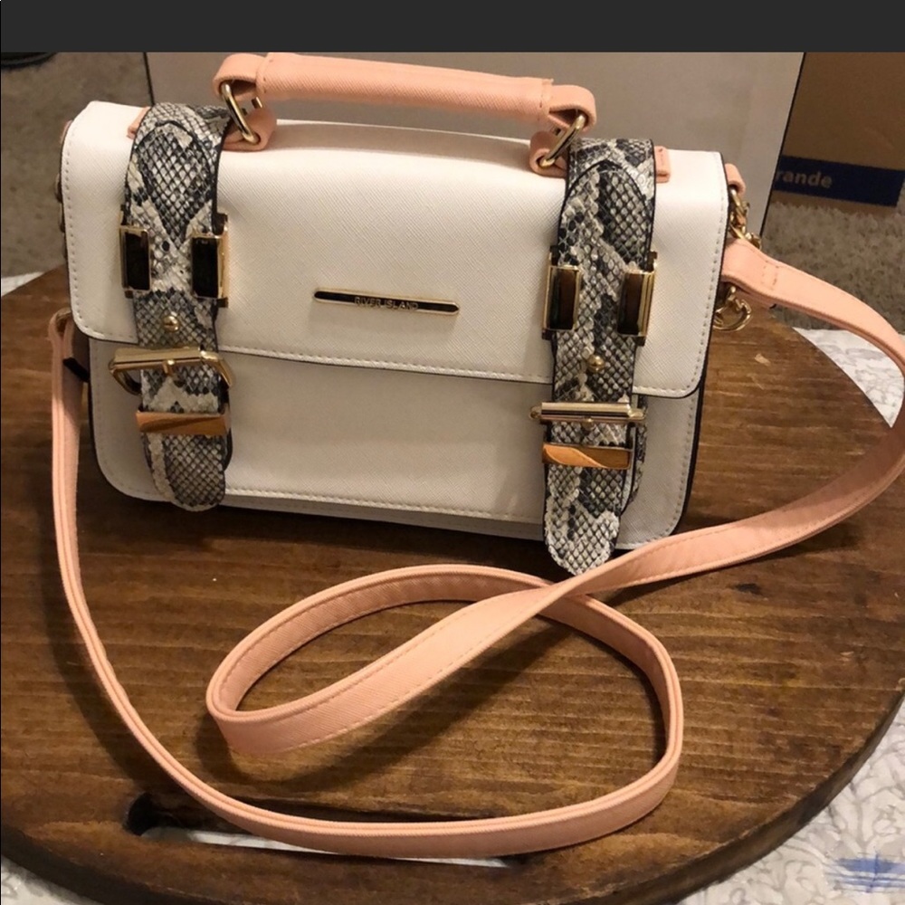 Bundle of 4. beautiful bags like new.